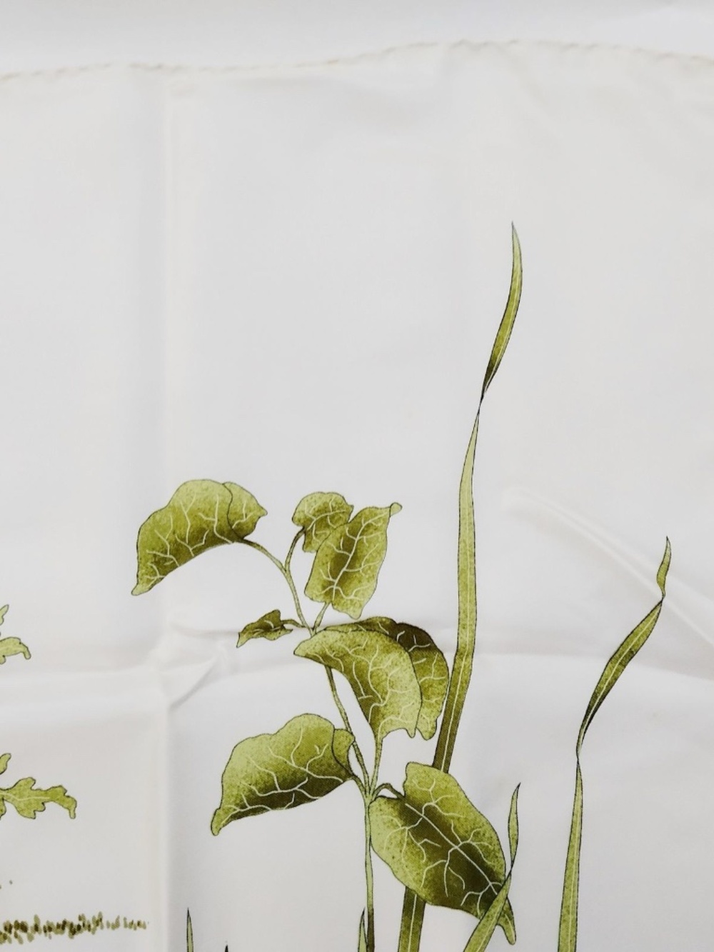 Vintage Gucci Scarf Silk Fish Design - Picture 7 of 7